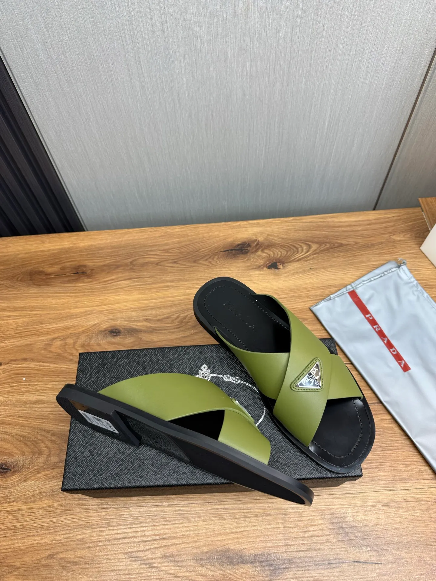 Factory price 340💰 ＰＲＡＤＡPrada - popular men's slippers hot sale 🔥 🩴Official website one to one production 38-45 sizes 45 46 🉑️Customized!